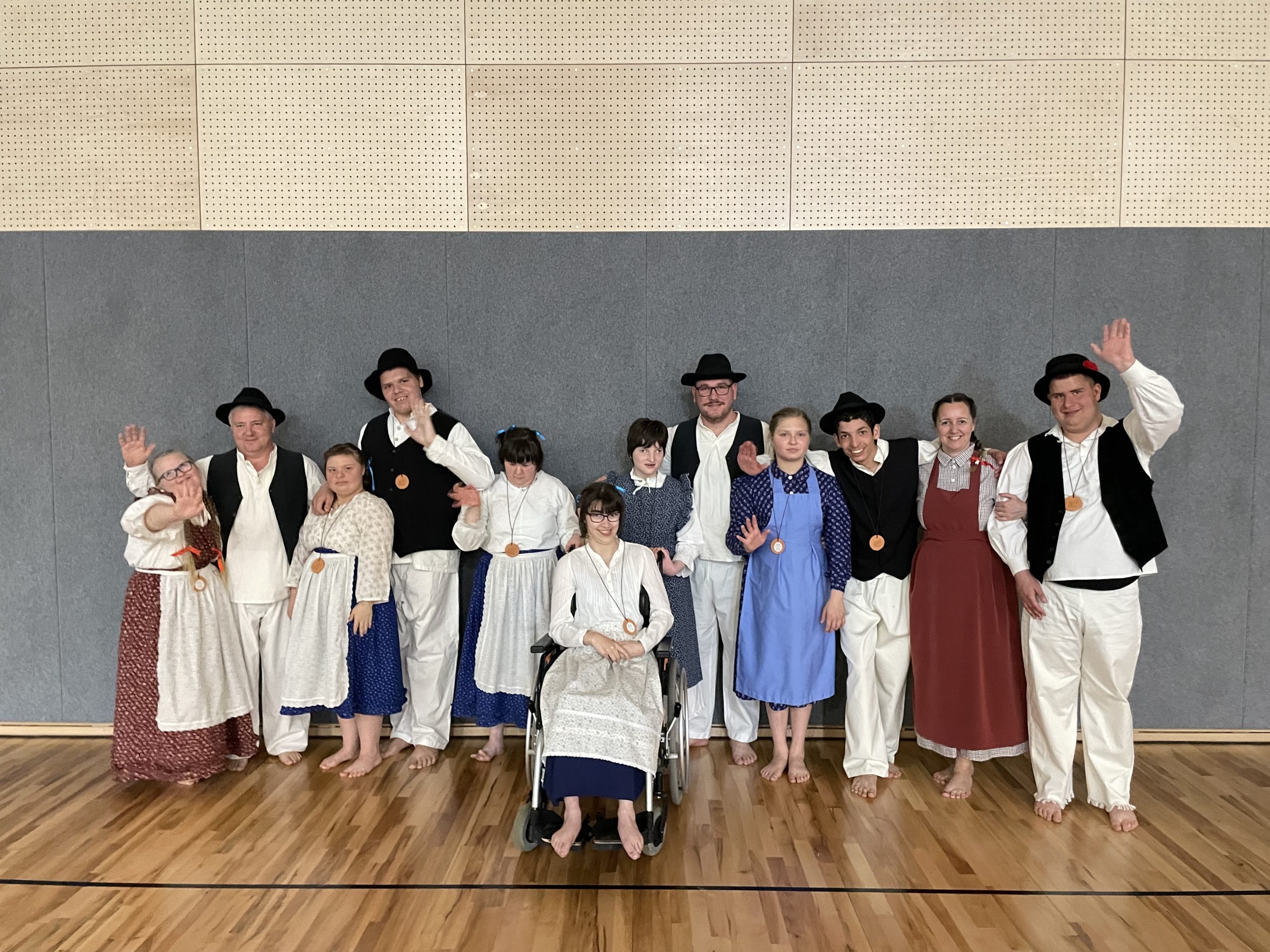 Državno srečanje folklornih skupin za učence s posebnimi potrebami / Folklórcsoportok országos találkozója speciális igényű tanulók számára