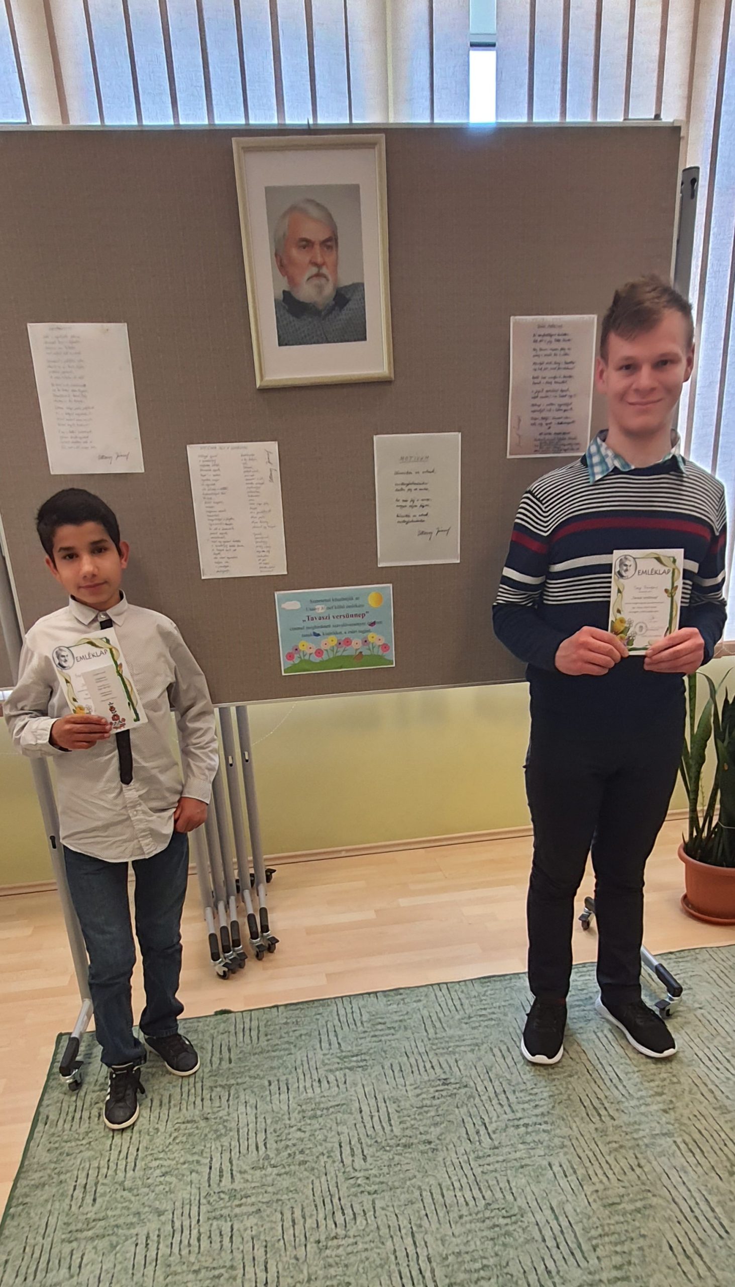 Naši učenci so sodelovali na tekmovanju v recitiranju “Pomladni literarni festival” / Tanulóink részt vettek a „Tavaszi versünnep” szavalóversenyen